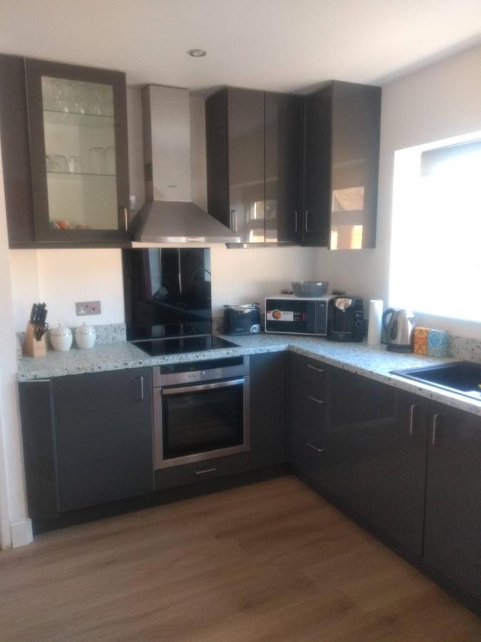 Cheltenham - 3 Bedroom, Parking, Disneyplus المظهر الخارجي الصورة