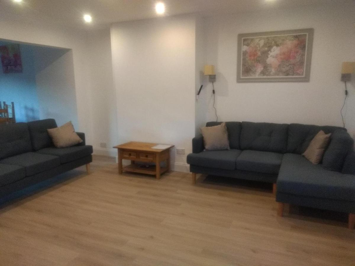 Cheltenham - 3 Bedroom, Parking, Disneyplus المظهر الخارجي الصورة