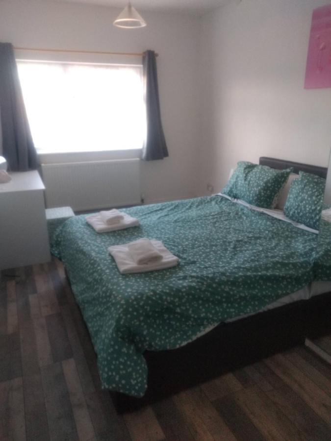 Cheltenham - 3 Bedroom, Parking, Disneyplus المظهر الخارجي الصورة