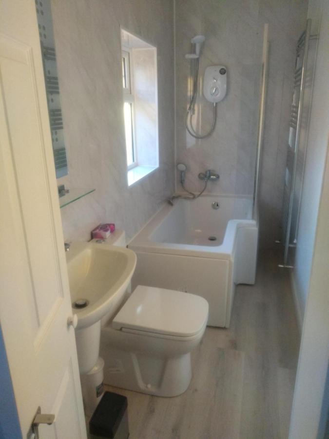 Cheltenham - 3 Bedroom, Parking, Disneyplus المظهر الخارجي الصورة